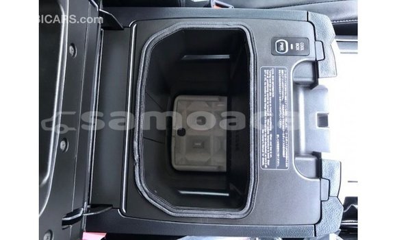 Acheter Import Voiture Toyota Land Cruiser Blanc à Import - Dubai, A'ana Acheter Import Voiture Toyota Land Cruiser Blanc à Import - Dubai, A'ana