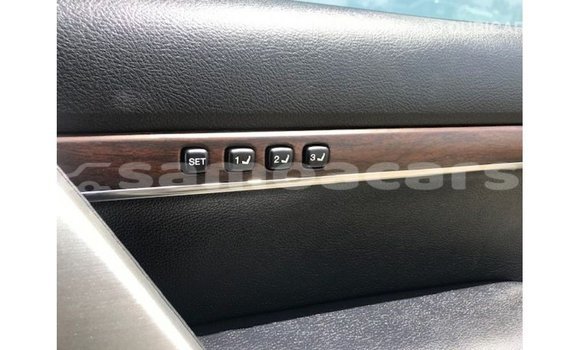 Acheter Import Voiture Toyota Land Cruiser Blanc à Import - Dubai, A'ana Acheter Import Voiture Toyota Land Cruiser Blanc à Import - Dubai, A'ana