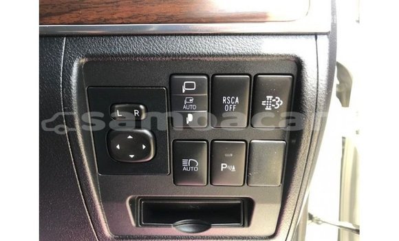 Acheter Import Voiture Toyota Land Cruiser Blanc à Import - Dubai, A'ana Acheter Import Voiture Toyota Land Cruiser Blanc à Import - Dubai, A'ana