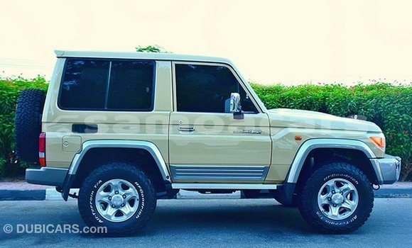Acheter Import Voiture Toyota Land Cruiser Beige à Import - Dubai, A'ana Acheter Import Voiture Toyota Land Cruiser Beige à Import - Dubai, A'ana