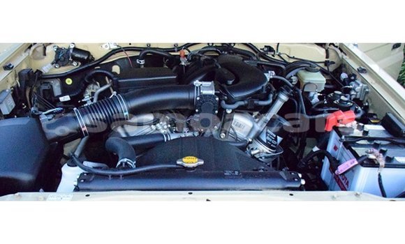 Acheter Import Voiture Toyota Land Cruiser Beige à Import - Dubai, A'ana Acheter Import Voiture Toyota Land Cruiser Beige à Import - Dubai, A'ana