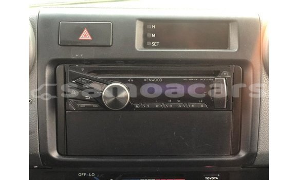 Acheter Import Voiture Toyota Land Cruiser Blanc à Import - Dubai, A'ana Acheter Import Voiture Toyota Land Cruiser Blanc à Import - Dubai, A'ana