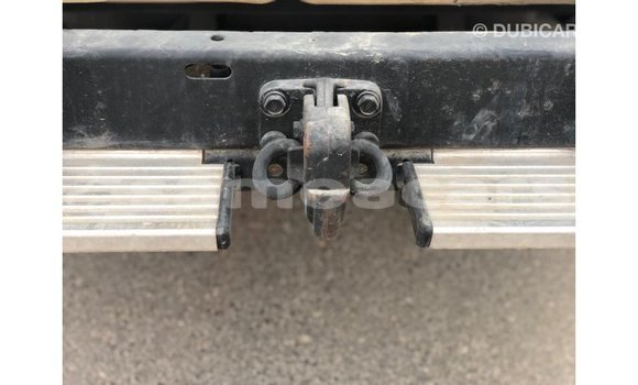 Acheter Import Voiture Toyota Land Cruiser Blanc à Import - Dubai, A'ana Acheter Import Voiture Toyota Land Cruiser Blanc à Import - Dubai, A'ana