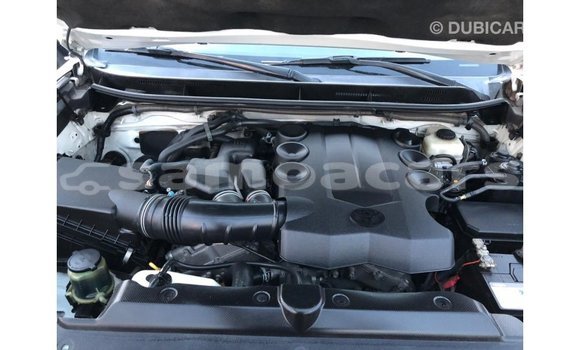 Acheter Import Voiture Toyota Prado Blanc à Import - Dubai, A'ana Acheter Import Voiture Toyota Prado Blanc à Import - Dubai, A'ana