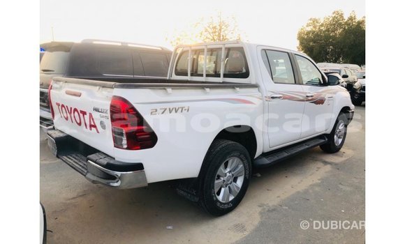 Acheter Import Voiture Toyota Hilux Blanc à Import - Dubai, A'ana Acheter Import Voiture Toyota Hilux Blanc à Import - Dubai, A'ana