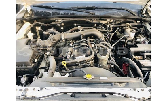 Acheter Import Voiture Toyota Hilux Blanc à Import - Dubai, A'ana Acheter Import Voiture Toyota Hilux Blanc à Import - Dubai, A'ana