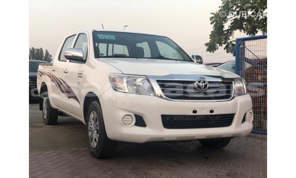 Acheter Import Voiture Toyota Hilux Blanc à Import - Dubai, A'ana Acheter Import Voiture Toyota Hilux Blanc à Import - Dubai, A'ana