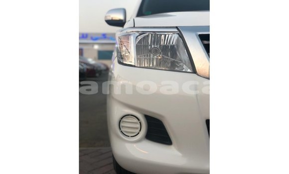 Acheter Import Voiture Toyota Hilux Blanc à Import - Dubai, A'ana Acheter Import Voiture Toyota Hilux Blanc à Import - Dubai, A'ana
