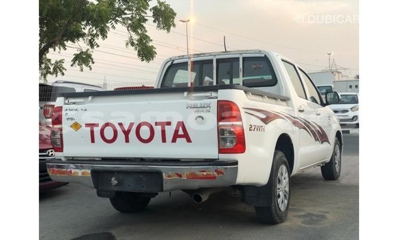 Acheter Import Voiture Toyota Hilux Blanc à Import - Dubai, A'ana Acheter Import Voiture Toyota Hilux Blanc à Import - Dubai, A'ana