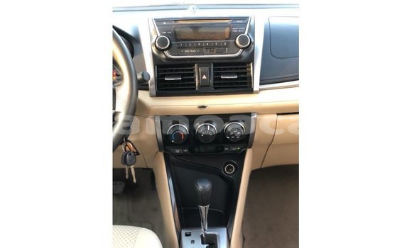 Acheter Import Voiture Toyota Yaris Blanc à Import - Dubai, A'ana Acheter Import Voiture Toyota Yaris Blanc à Import - Dubai, A'ana