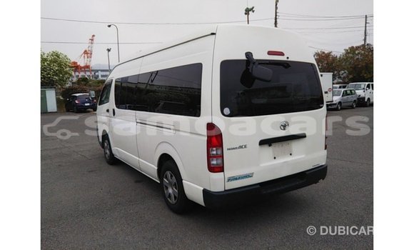 Acheter Import Voiture Toyota Hiace Blanc à Import - Dubai, A'ana Acheter Import Voiture Toyota Hiace Blanc à Import - Dubai, A'ana