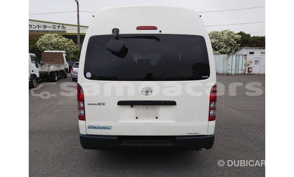 Acheter Import Voiture Toyota Hiace Blanc à Import - Dubai, A'ana Acheter Import Voiture Toyota Hiace Blanc à Import - Dubai, A'ana