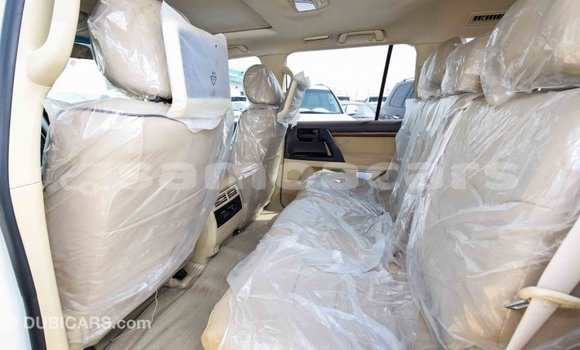 Buy Import Toyota Land Cruiser White Car in Import - Dubai in A'ana Buy Import Toyota Land Cruiser White Car in Import - Dubai in A'ana