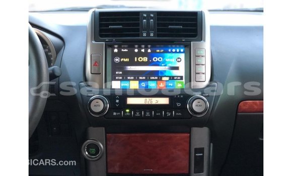 Acheter Import Voiture Toyota Prado Blanc à Import - Dubai, A'ana Acheter Import Voiture Toyota Prado Blanc à Import - Dubai, A'ana