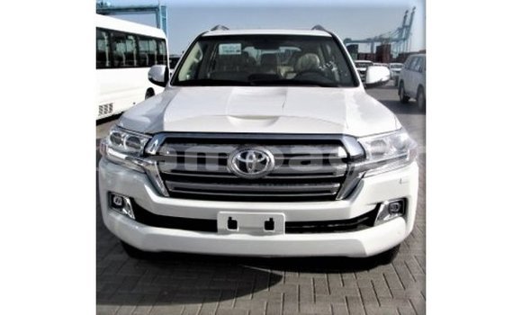 Acheter Import Voiture Toyota Land Cruiser Blanc à Import - Dubai, A'ana Acheter Import Voiture Toyota Land Cruiser Blanc à Import - Dubai, A'ana