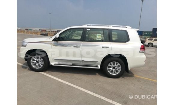 Acheter Import Voiture Toyota Land Cruiser Blanc à Import - Dubai, A'ana Acheter Import Voiture Toyota Land Cruiser Blanc à Import - Dubai, A'ana