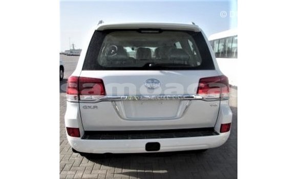 Acheter Import Voiture Toyota Land Cruiser Blanc à Import - Dubai, A'ana Acheter Import Voiture Toyota Land Cruiser Blanc à Import - Dubai, A'ana