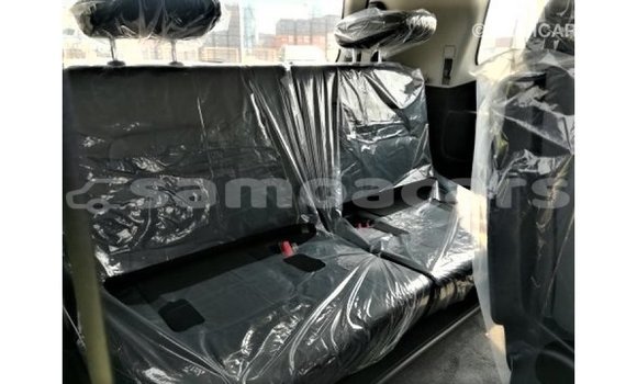 Acheter Import Voiture Toyota Land Cruiser Blanc à Import - Dubai, A'ana Acheter Import Voiture Toyota Land Cruiser Blanc à Import - Dubai, A'ana