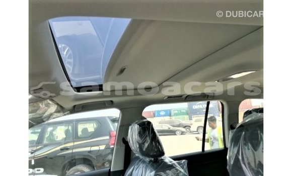 Acheter Import Voiture Toyota Land Cruiser Blanc à Import - Dubai, A'ana Acheter Import Voiture Toyota Land Cruiser Blanc à Import - Dubai, A'ana