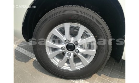 Acheter Import Voiture Toyota Land Cruiser Blanc à Import - Dubai, A'ana Acheter Import Voiture Toyota Land Cruiser Blanc à Import - Dubai, A'ana