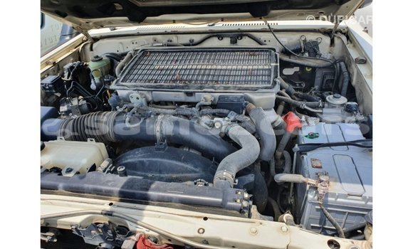 Acheter Import Voiture Toyota Land Cruiser Blanc à Import - Dubai, A'ana Acheter Import Voiture Toyota Land Cruiser Blanc à Import - Dubai, A'ana