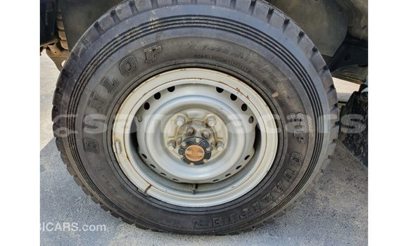 Acheter Import Voiture Toyota Land Cruiser Blanc à Import - Dubai, A'ana Acheter Import Voiture Toyota Land Cruiser Blanc à Import - Dubai, A'ana