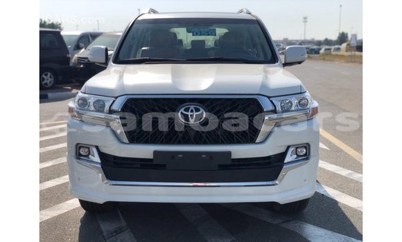 Acheter Import Voiture Toyota Land Cruiser Blanc à Import - Dubai, A'ana Acheter Import Voiture Toyota Land Cruiser Blanc à Import - Dubai, A'ana