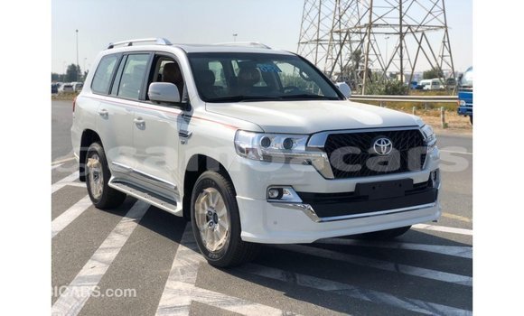Acheter Import Voiture Toyota Land Cruiser Blanc à Import - Dubai, A'ana Acheter Import Voiture Toyota Land Cruiser Blanc à Import - Dubai, A'ana