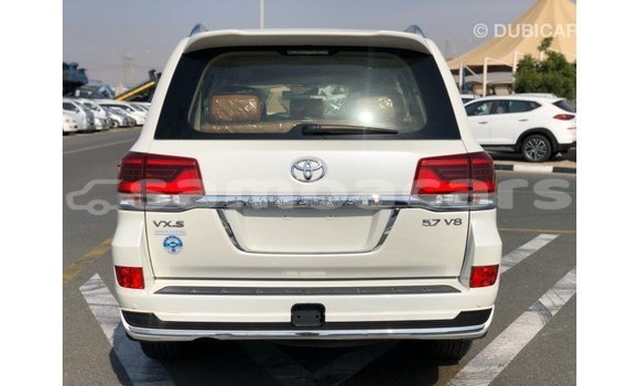 Acheter Import Voiture Toyota Land Cruiser Blanc à Import - Dubai, A'ana Acheter Import Voiture Toyota Land Cruiser Blanc à Import - Dubai, A'ana