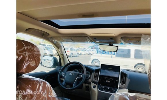 Acheter Import Voiture Toyota Land Cruiser Blanc à Import - Dubai, A'ana Acheter Import Voiture Toyota Land Cruiser Blanc à Import - Dubai, A'ana