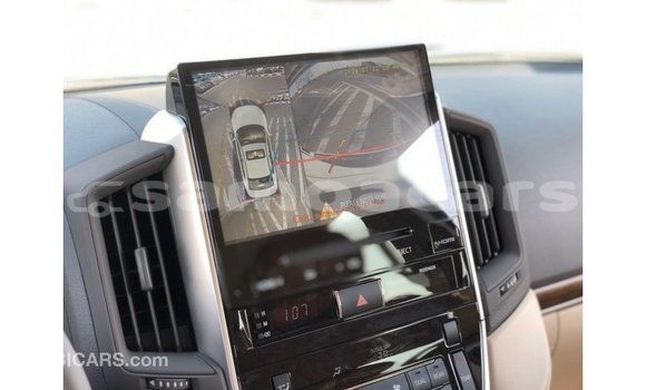 Acheter Import Voiture Toyota Land Cruiser Blanc à Import - Dubai, A'ana Acheter Import Voiture Toyota Land Cruiser Blanc à Import - Dubai, A'ana
