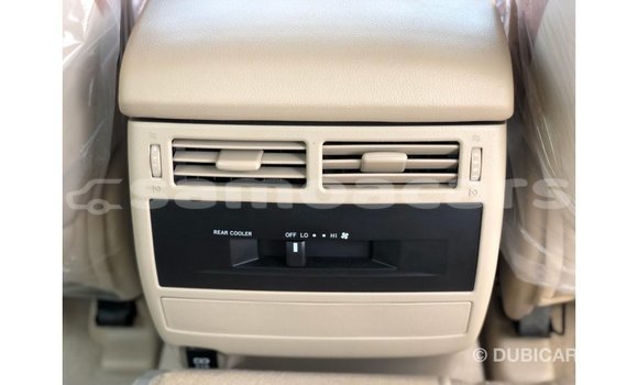 Acheter Import Voiture Toyota Land Cruiser Blanc à Import - Dubai, A'ana Acheter Import Voiture Toyota Land Cruiser Blanc à Import - Dubai, A'ana