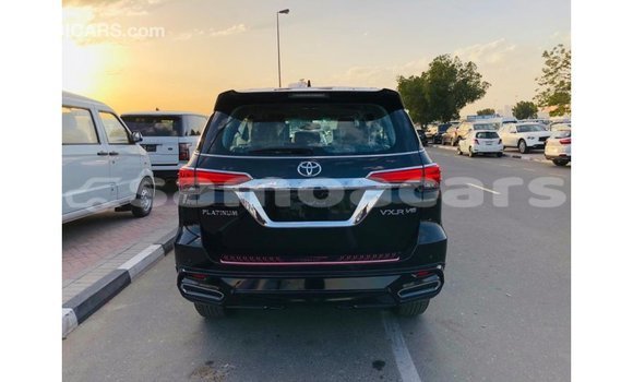 Acheter Import Voiture Toyota Fortuner Noir à Import - Dubai, A'ana Acheter Import Voiture Toyota Fortuner Noir à Import - Dubai, A'ana