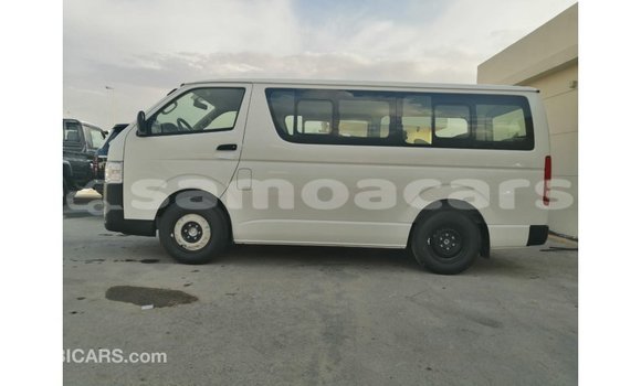 Acheter Import Voiture Toyota Hiace Blanc à Import - Dubai, A'ana Acheter Import Voiture Toyota Hiace Blanc à Import - Dubai, A'ana