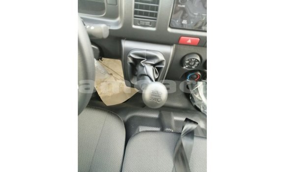 Acheter Import Voiture Toyota Hiace Blanc à Import - Dubai, A'ana Acheter Import Voiture Toyota Hiace Blanc à Import - Dubai, A'ana