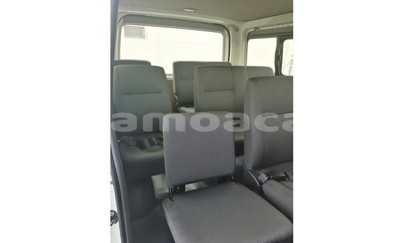 Acheter Import Voiture Toyota Hiace Blanc à Import - Dubai, A'ana Acheter Import Voiture Toyota Hiace Blanc à Import - Dubai, A'ana
