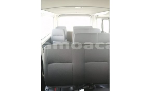 Acheter Import Voiture Toyota Hiace Blanc à Import - Dubai, A'ana Acheter Import Voiture Toyota Hiace Blanc à Import - Dubai, A'ana