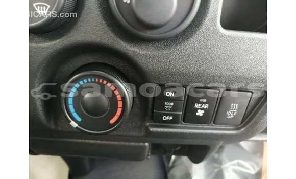 Acheter Import Voiture Toyota Hiace Blanc à Import - Dubai, A'ana Acheter Import Voiture Toyota Hiace Blanc à Import - Dubai, A'ana