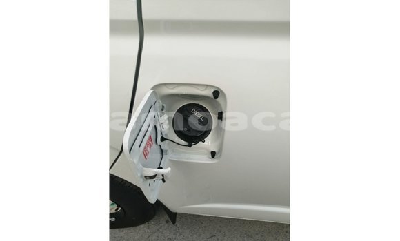 Acheter Import Voiture Toyota Hiace Blanc à Import - Dubai, A'ana Acheter Import Voiture Toyota Hiace Blanc à Import - Dubai, A'ana