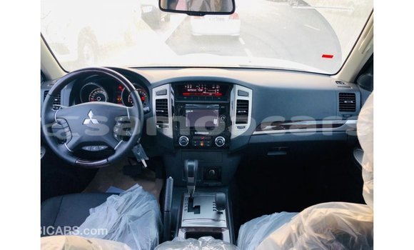 Acheter Import Voiture Mitsubishi Pajero Noir à Import - Dubai, A'ana Acheter Import Voiture Mitsubishi Pajero Noir à Import - Dubai, A'ana