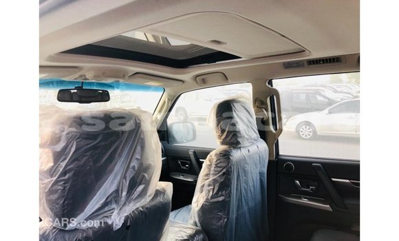 Acheter Import Voiture Mitsubishi Pajero Noir à Import - Dubai, A'ana Acheter Import Voiture Mitsubishi Pajero Noir à Import - Dubai, A'ana