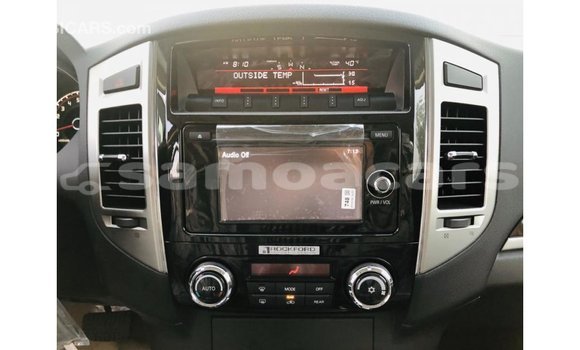 Acheter Import Voiture Mitsubishi Pajero Noir à Import - Dubai, A'ana Acheter Import Voiture Mitsubishi Pajero Noir à Import - Dubai, A'ana