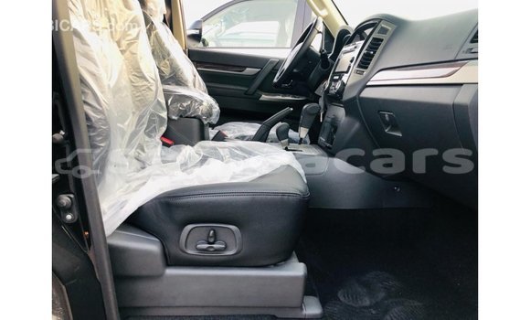 Acheter Import Voiture Mitsubishi Pajero Noir à Import - Dubai, A'ana Acheter Import Voiture Mitsubishi Pajero Noir à Import - Dubai, A'ana