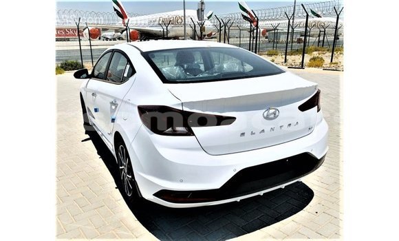 Acheter Import Voiture Hyundai Elantra Blanc à Import - Dubai, A'ana Acheter Import Voiture Hyundai Elantra Blanc à Import - Dubai, A'ana