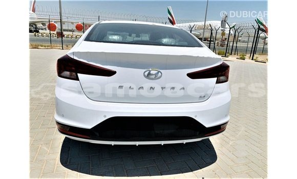 Acheter Import Voiture Hyundai Elantra Blanc à Import - Dubai, A'ana Acheter Import Voiture Hyundai Elantra Blanc à Import - Dubai, A'ana