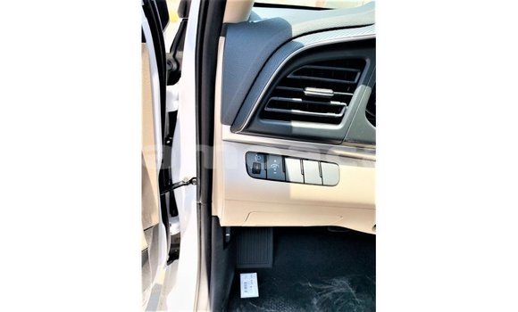 Acheter Import Voiture Hyundai Elantra Blanc à Import - Dubai, A'ana Acheter Import Voiture Hyundai Elantra Blanc à Import - Dubai, A'ana