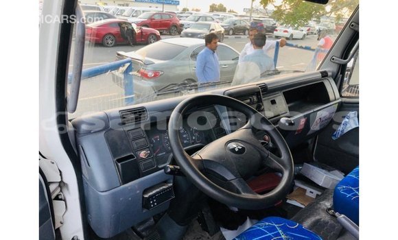 Acheter Import Voiture Mitsubishi Carisma Blanc à Import - Dubai, A'ana Acheter Import Voiture Mitsubishi Carisma Blanc à Import - Dubai, A'ana