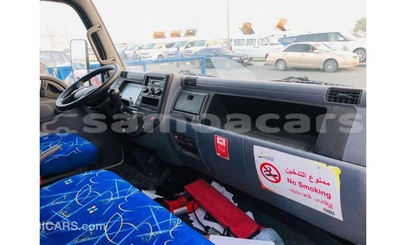 Acheter Import Voiture Mitsubishi Carisma Blanc à Import - Dubai, A'ana Acheter Import Voiture Mitsubishi Carisma Blanc à Import - Dubai, A'ana