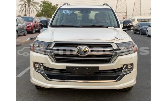 Buy Import Toyota Land Cruiser White Car in Import - Dubai in A'ana Buy Import Toyota Land Cruiser White Car in Import - Dubai in A'ana
