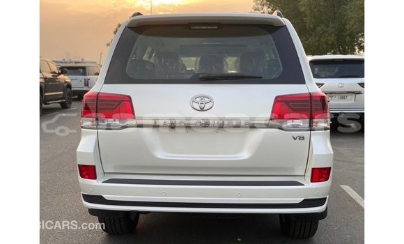 Buy Import Toyota Land Cruiser White Car in Import - Dubai in A'ana Buy Import Toyota Land Cruiser White Car in Import - Dubai in A'ana